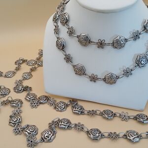 Elegant Silver Floral Necklace Set